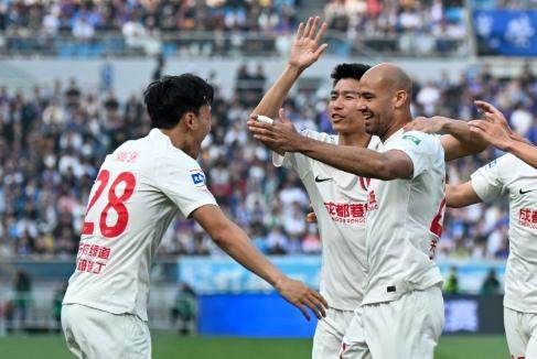 半岛体育入口-【中超】罗慕洛双响费利佩2传1射 蓉城客场5比1海牛