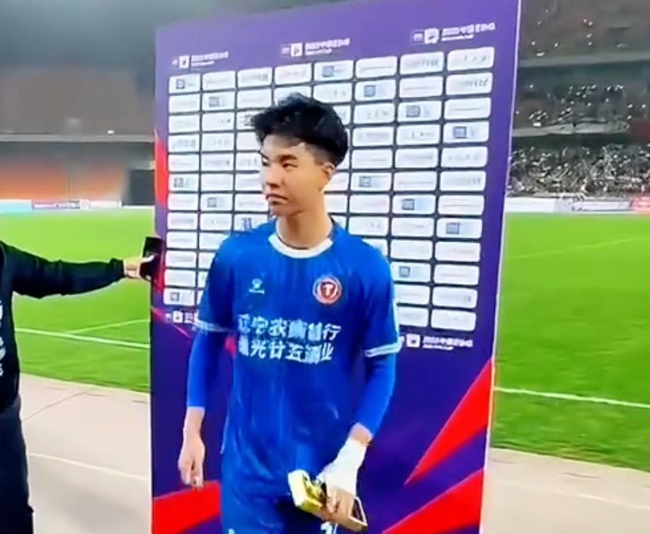 半岛体育-德转：辽宁铁人张家鸣租借加盟塞尔维亚球队沃日多瓦茨